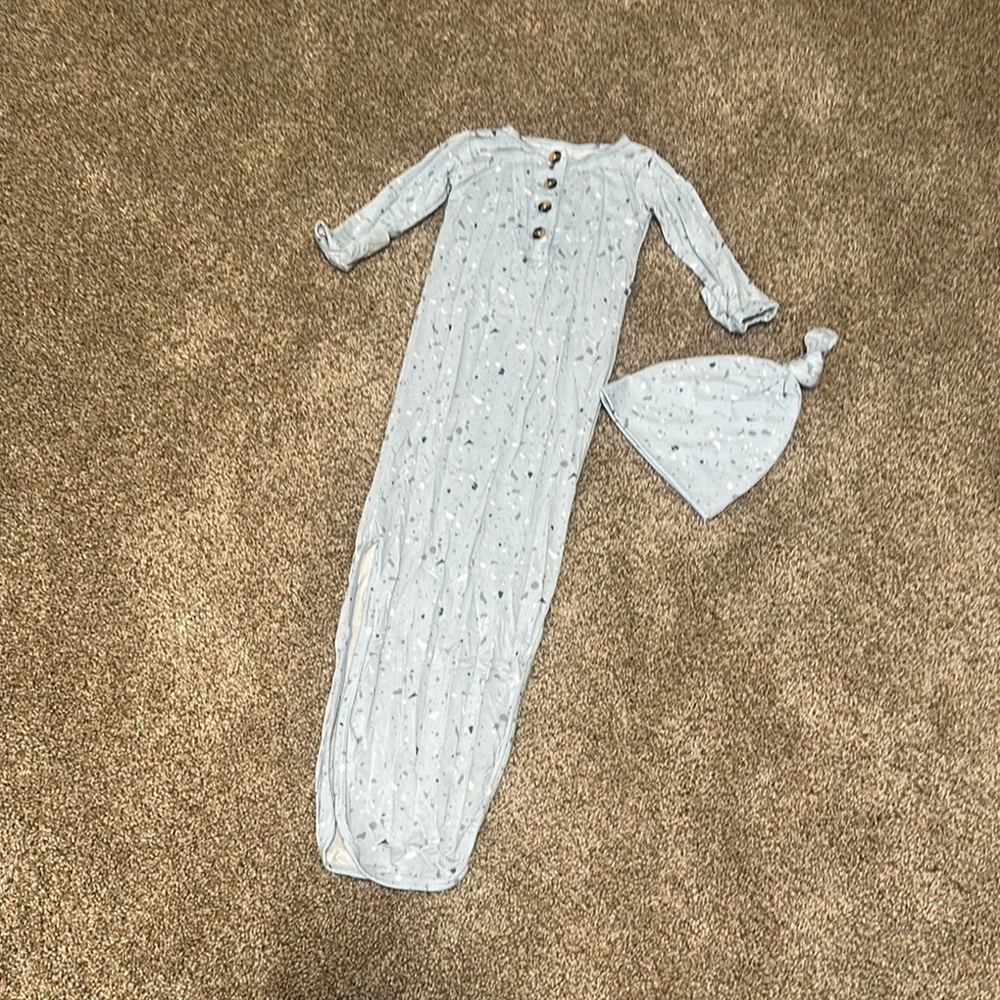 Lou Lou newborn outfit with hat! Light blue. A little faded.